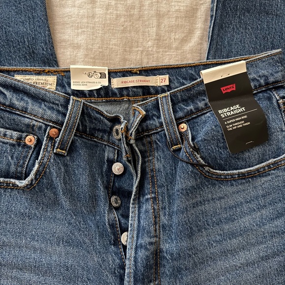 Levi's Ribcage Jeans - Picture 3 of 7